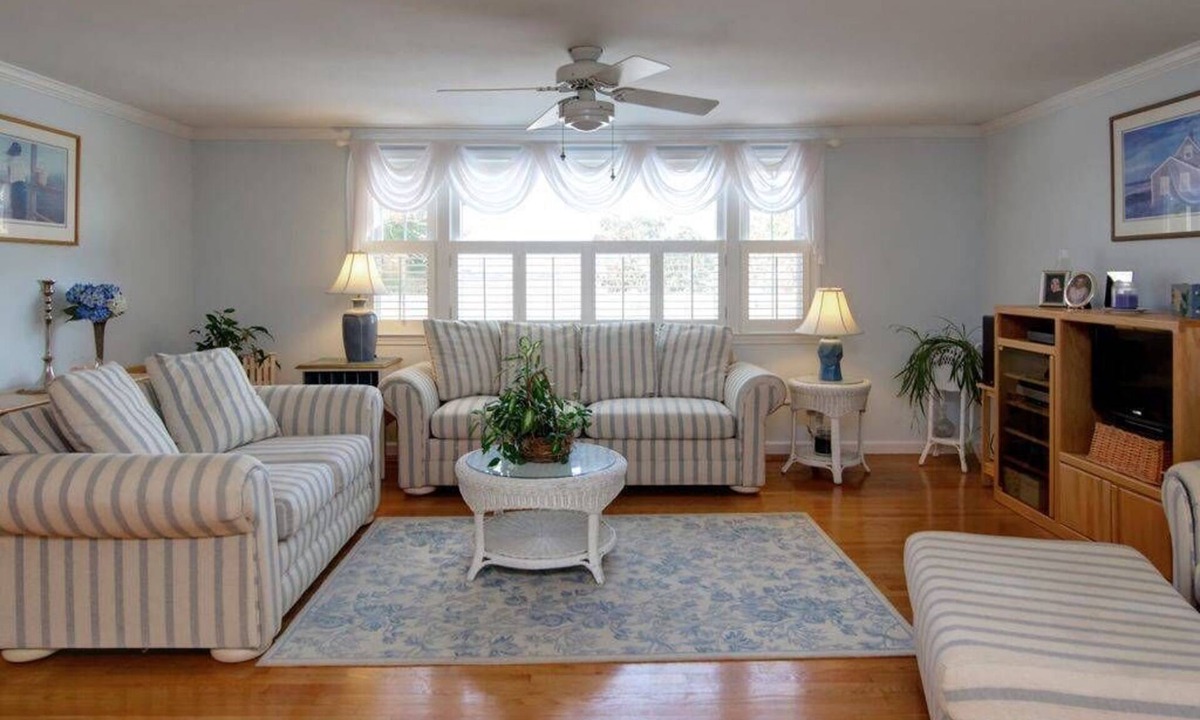 East Falmouth House | Close to beaches, Spacious, Large private yard, Family-Friendly Neighborhood