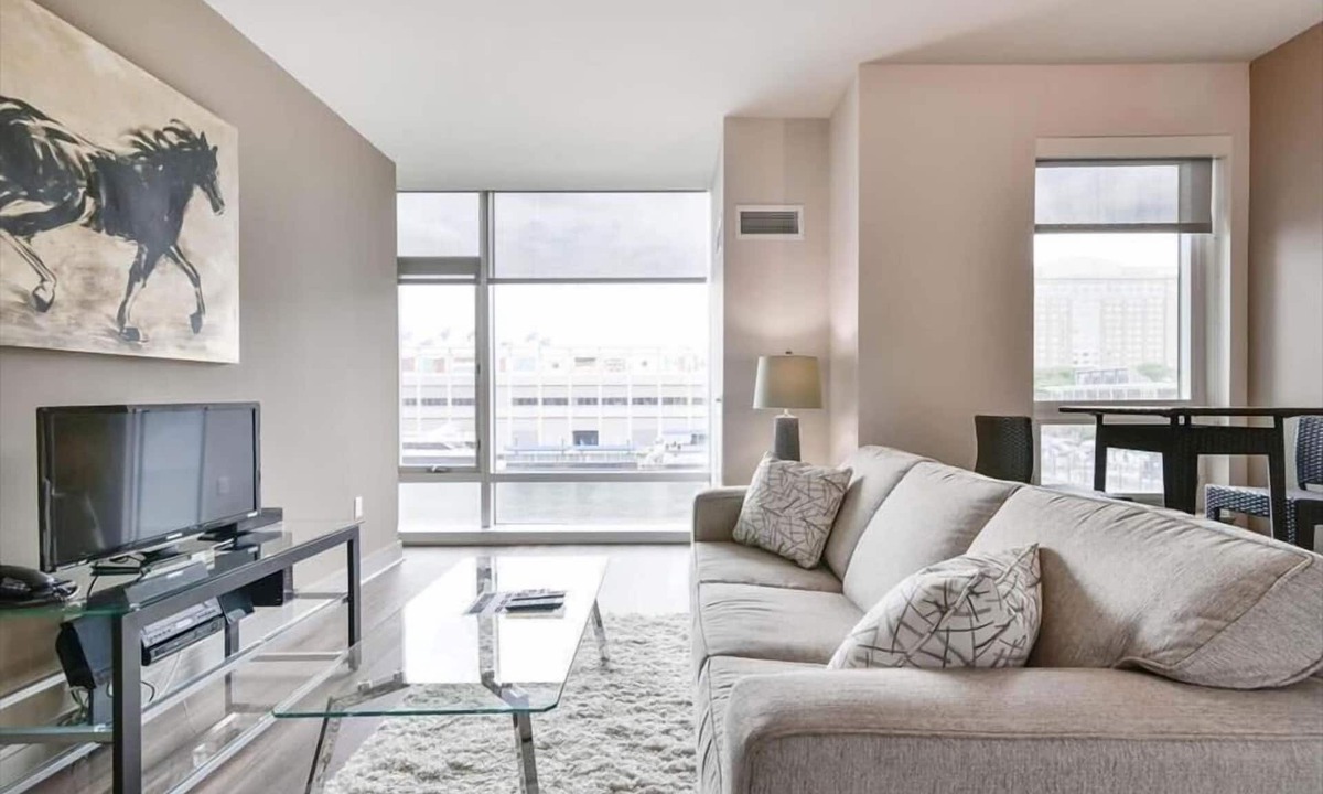 Seaport District Apartment | Close to Downtown | Seaport 1BR w/Harbour Views