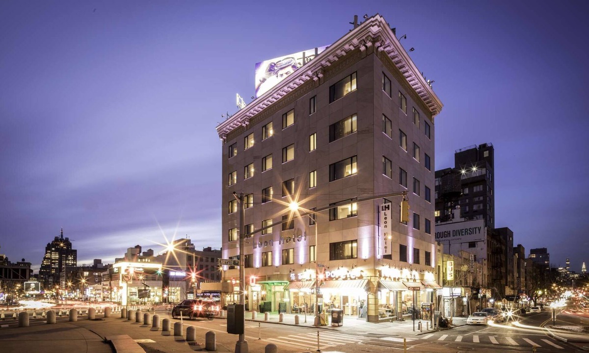 Chinatown Hotel | Close To The Lower East Side | Sightseeing