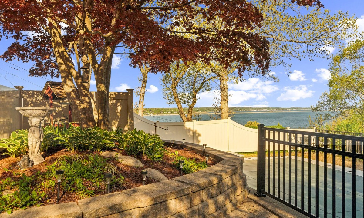 Plymouth House | Coastal Comfort With Stunning Harbor Views 3 Bedroom Home