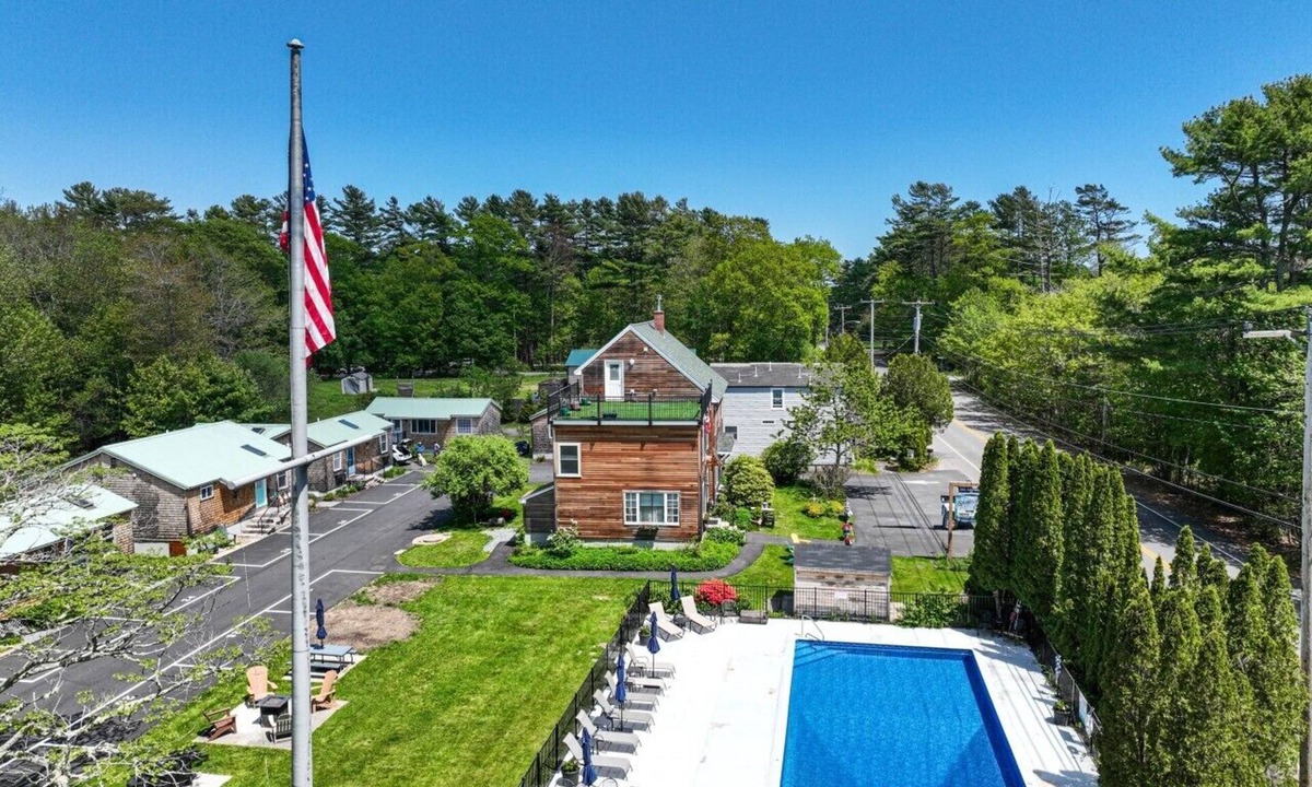 Kennebunk Cottage | Coastal Shorelands Retreat + Walk-to-Beach Access and Pool