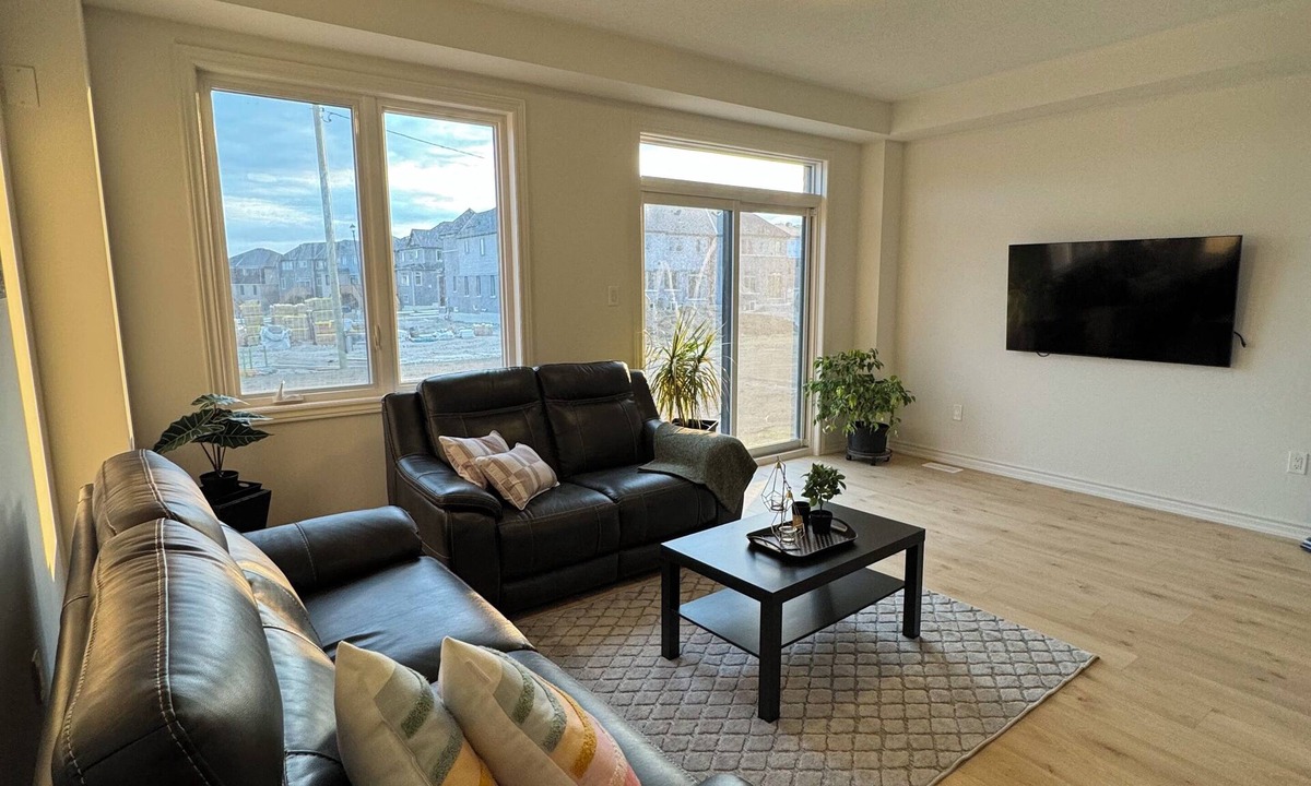 Cobourg House | Cobourg Trails Villa - 5 min from Cobourg beach and trails!