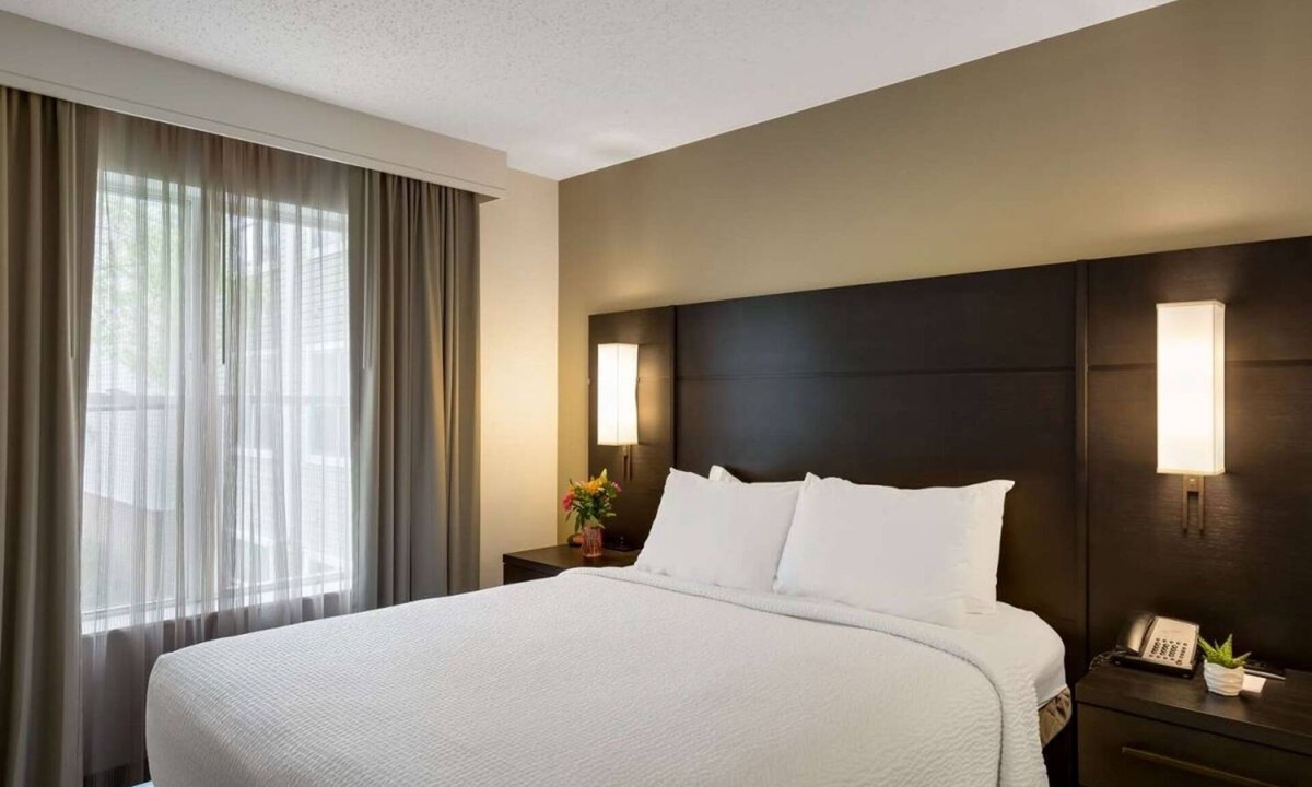 Mount Tabor Hotel | Comfort and Relaxation! 2BR Suites With Kitchen, Free Breakfast, Bring Your Pets