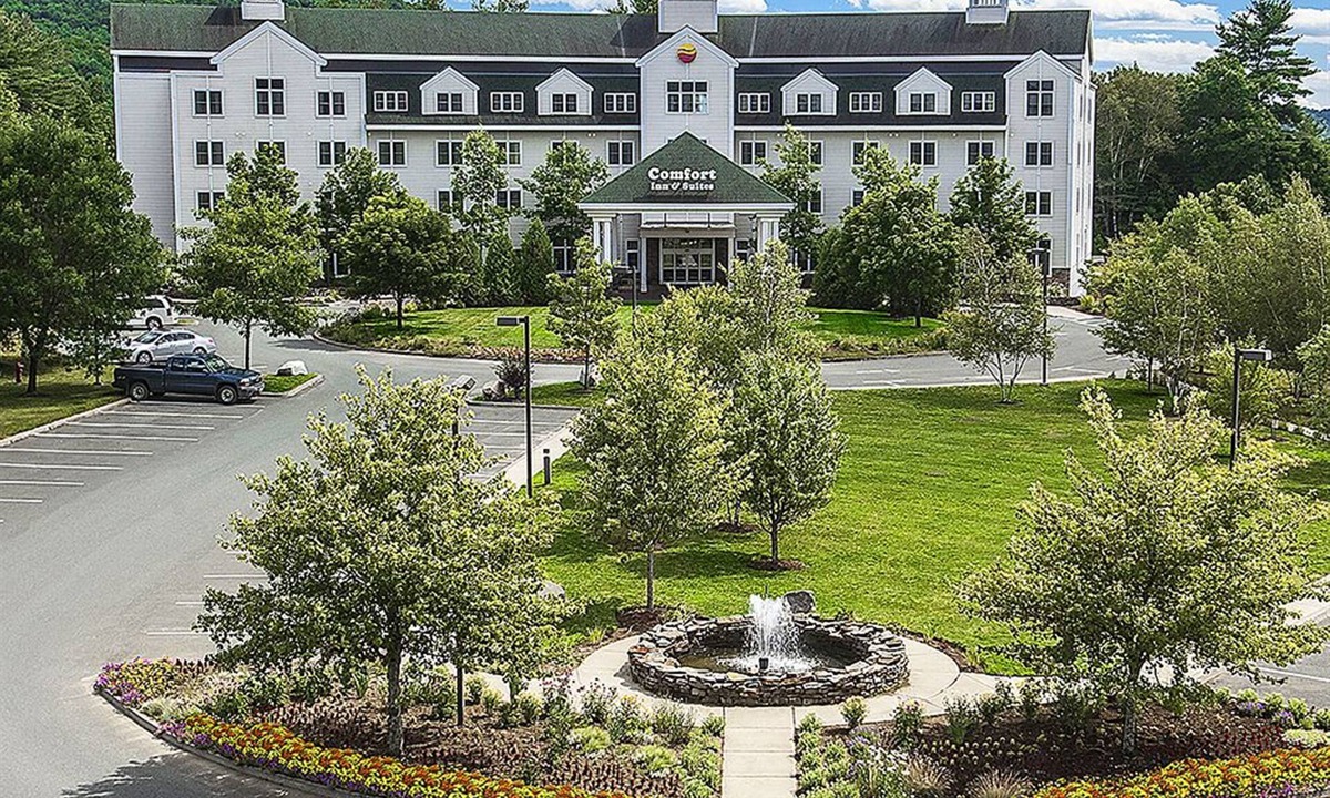 St. Johnsbury Center Hotel | Comfort Inn & Suites Near Burke Mountain