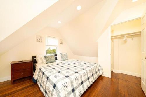 Neponset - Port Norfolk Apartment | Comfortable 4BR Boston Getaway - Pet-Friendly - Near I-93 & Red Line 988