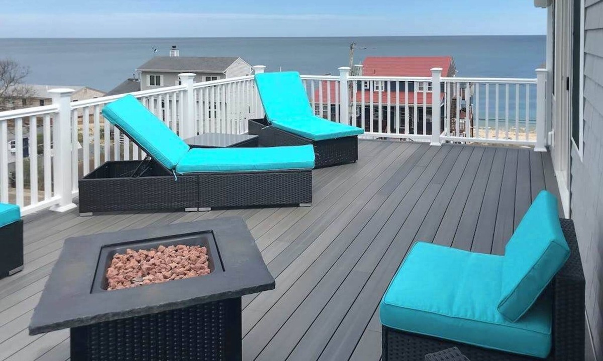 Plymouth House | Comfortable home with rooftop deck, beach & water views, W/D, & central AC