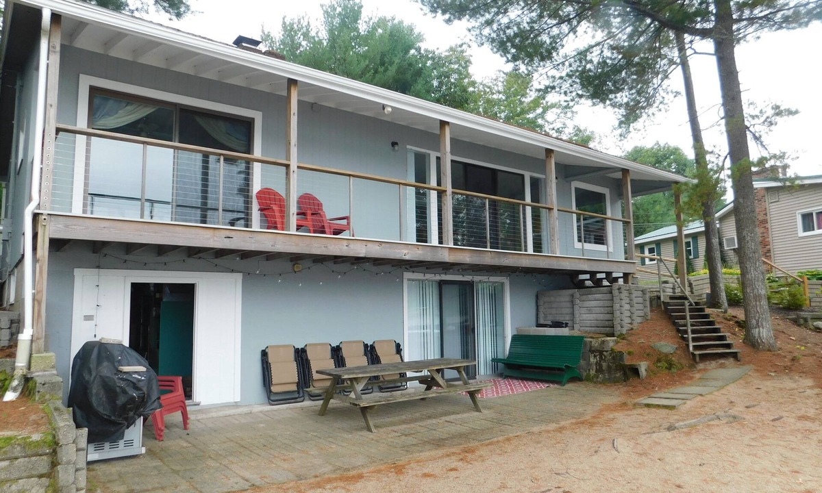 Raymond House | Comfortable lake house just 30' from Little Sebago Lake in quiet neighborhood