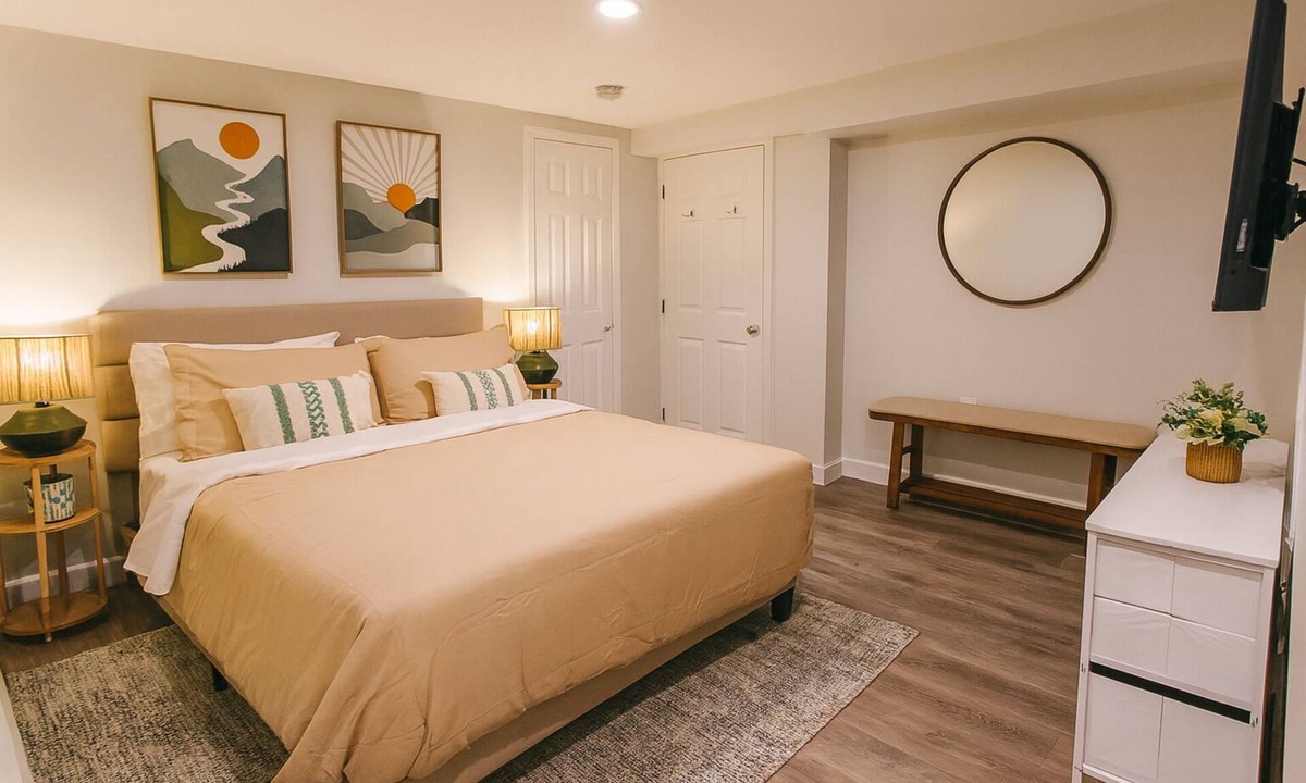 Medford Apartment | Comfy 2 Beds+1 Bath+Parking 13 mins from Boston