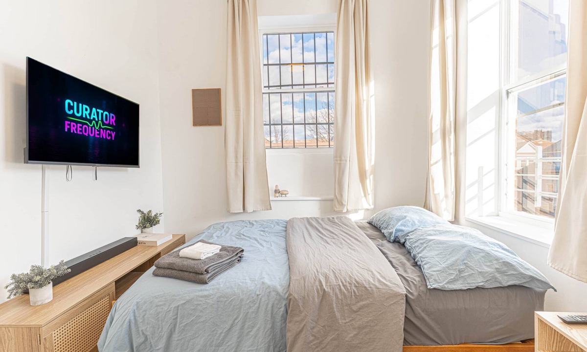 Queens Apartment | Comfy 2B Near LGA & Subway with Washer/Dryer