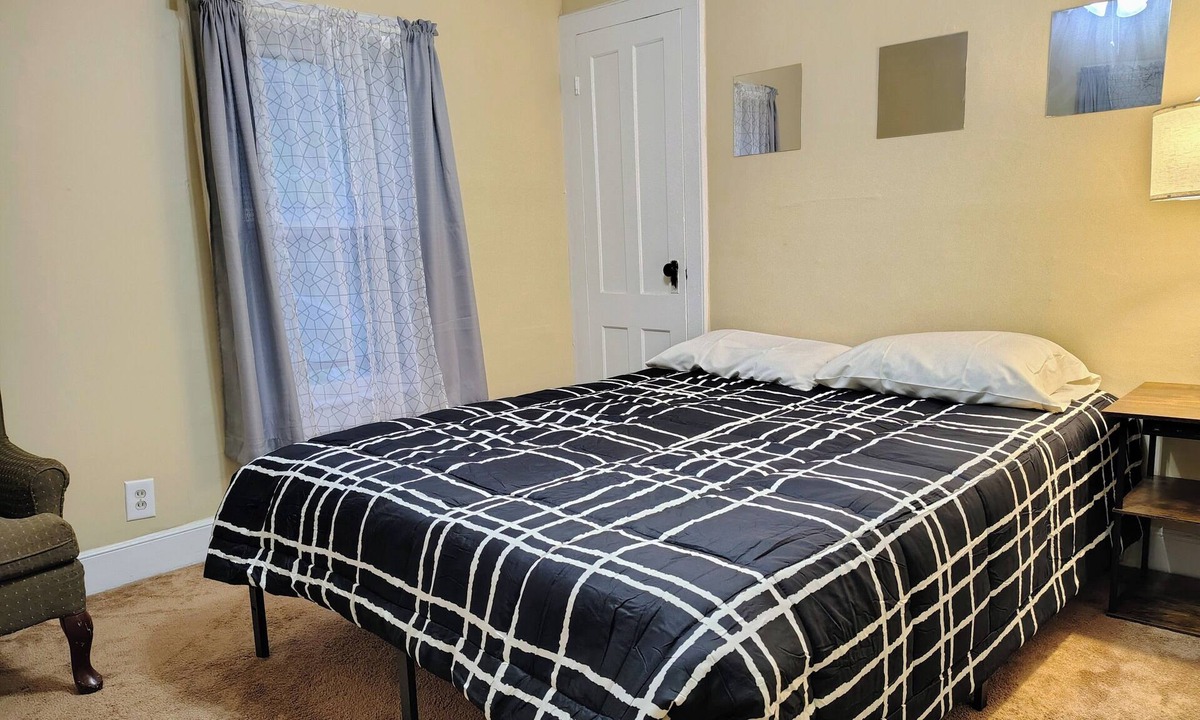 Binghamton House | Comfy and quiet 2-bedroom house with AC in wonderful Binghamton