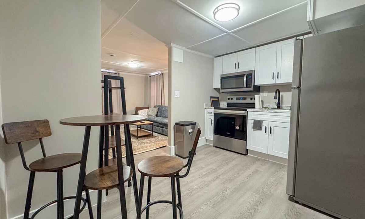 Concord Apartment | Concord NH-Queen Bed-Fast Wi-Fi-Convenient Location