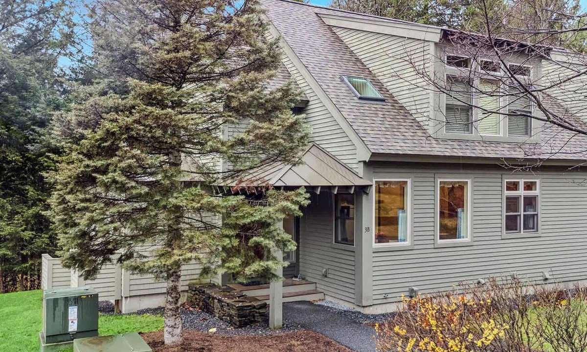 West Hartford Condo | Condo with Game Room & Lake Views, Vale Village
