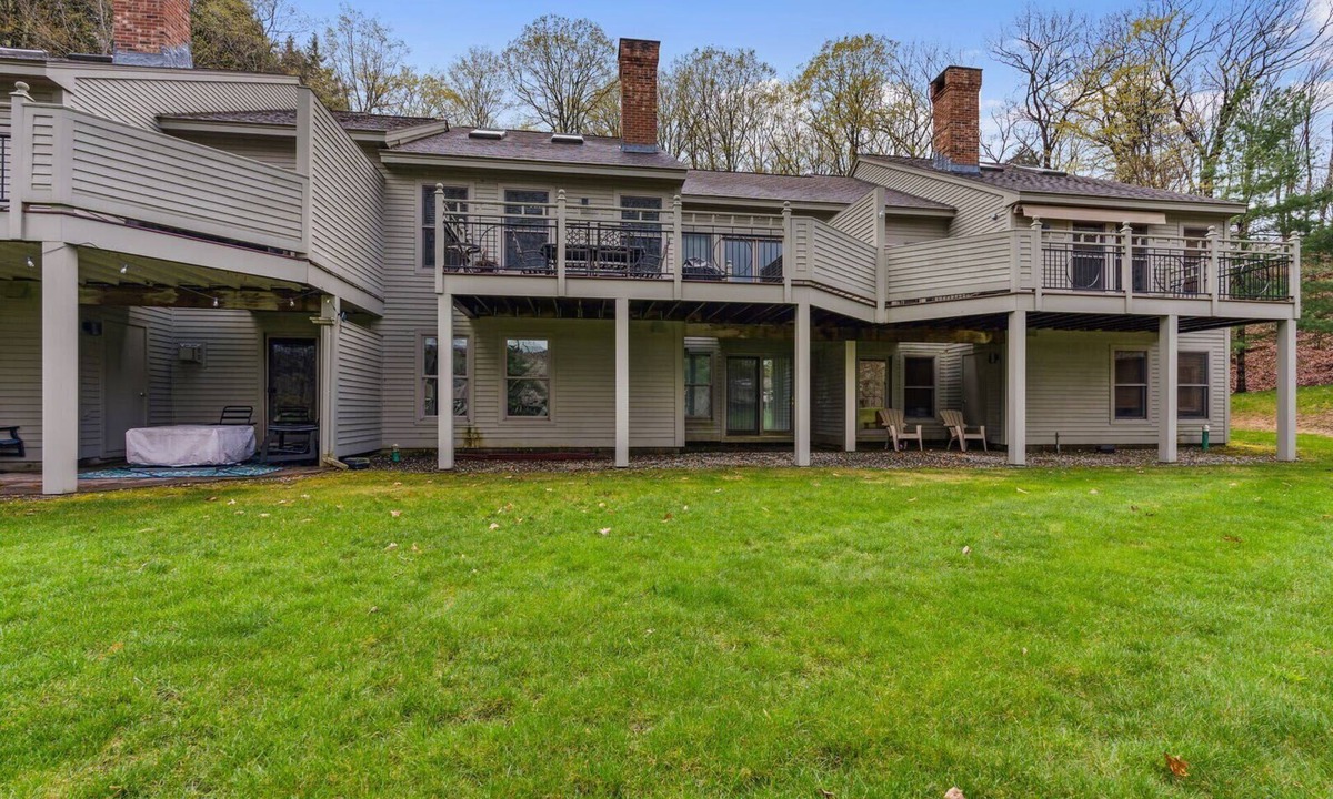West Hartford Condo | Condo with Sauna & Golf Views, Fox Hollow
