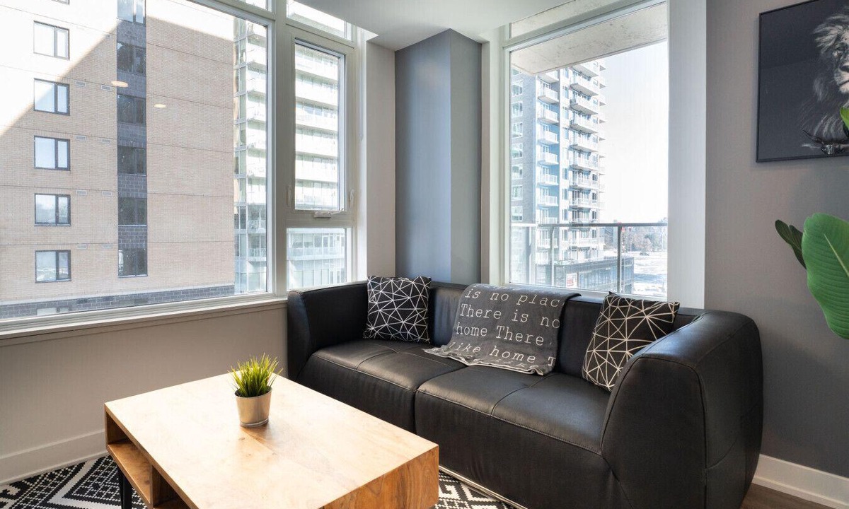 Centretown West Apartment | Contemporary 2BR in Little Italy with Gym