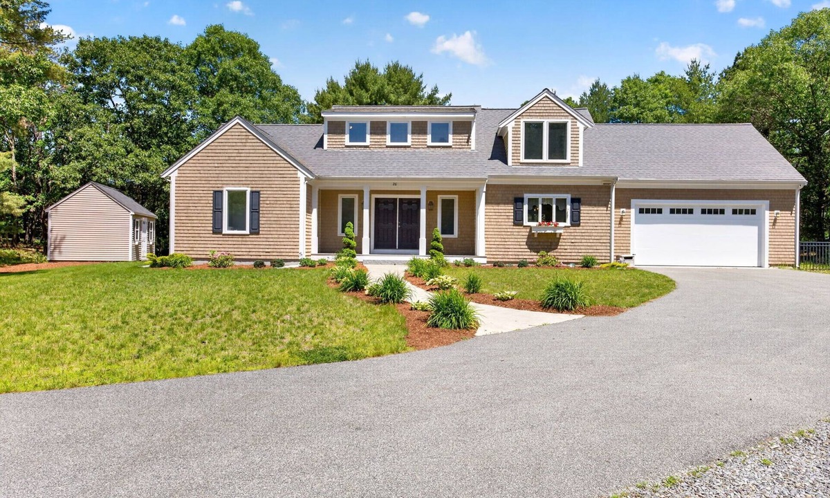 East Falmouth House | Contemporary 3BR House: New Furniture, AC, Hot Tub, 2Gbps Wi-Fi & Pet-Friendly