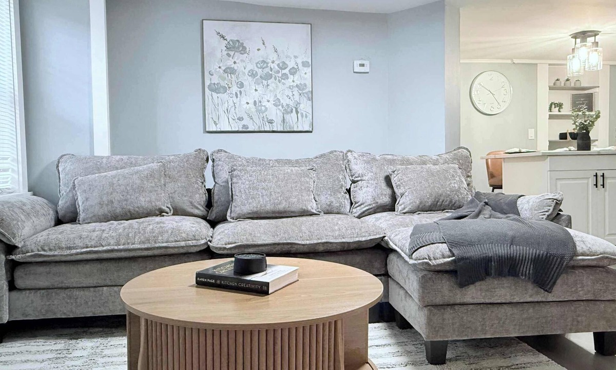 Pawtucket House | Contemporary Apartment- Prime Location to MBTA