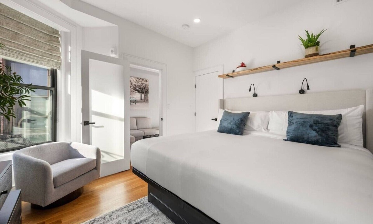 Fenway–Kenmore Apartment | Contemporary Cove + Family Friendly | Suite 10