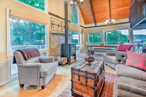 Eidelweiss Village House | Conway Area Chalet w/Mountain Views & Fire Pit!