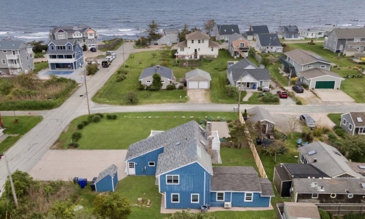 Point Judith House | Cool Breezes,Ocean Views…Small and Large Groups Alike