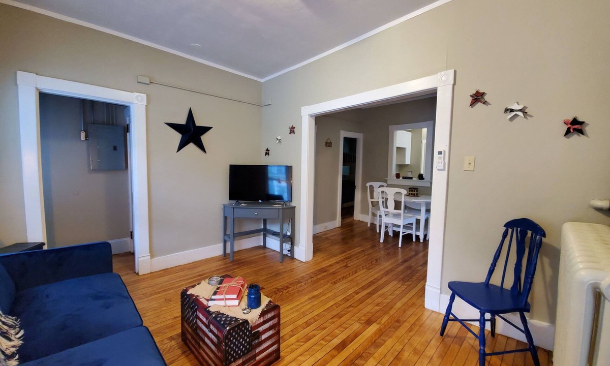 Wells River House | Corner Guest Home on 6 Acres along Connecticut River