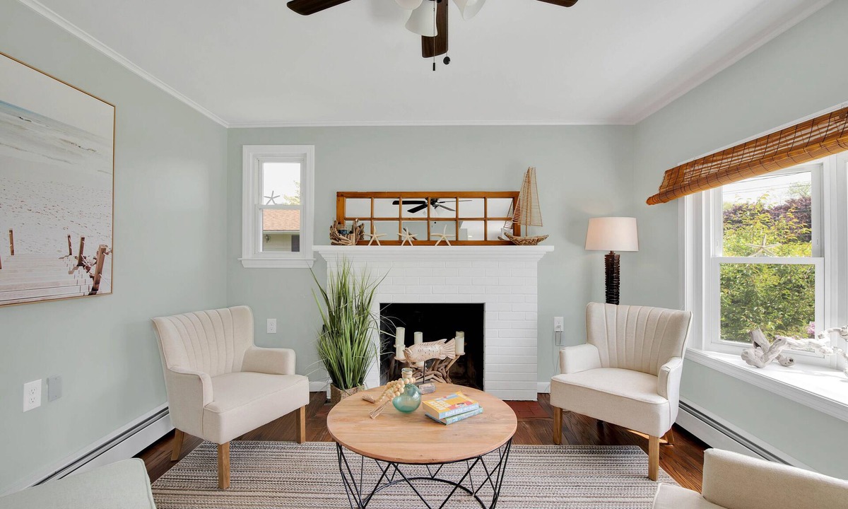 Old Saybrook House | Cornfield Point Beach. Summer retreat. Family Friendly. Weekend Warriors.