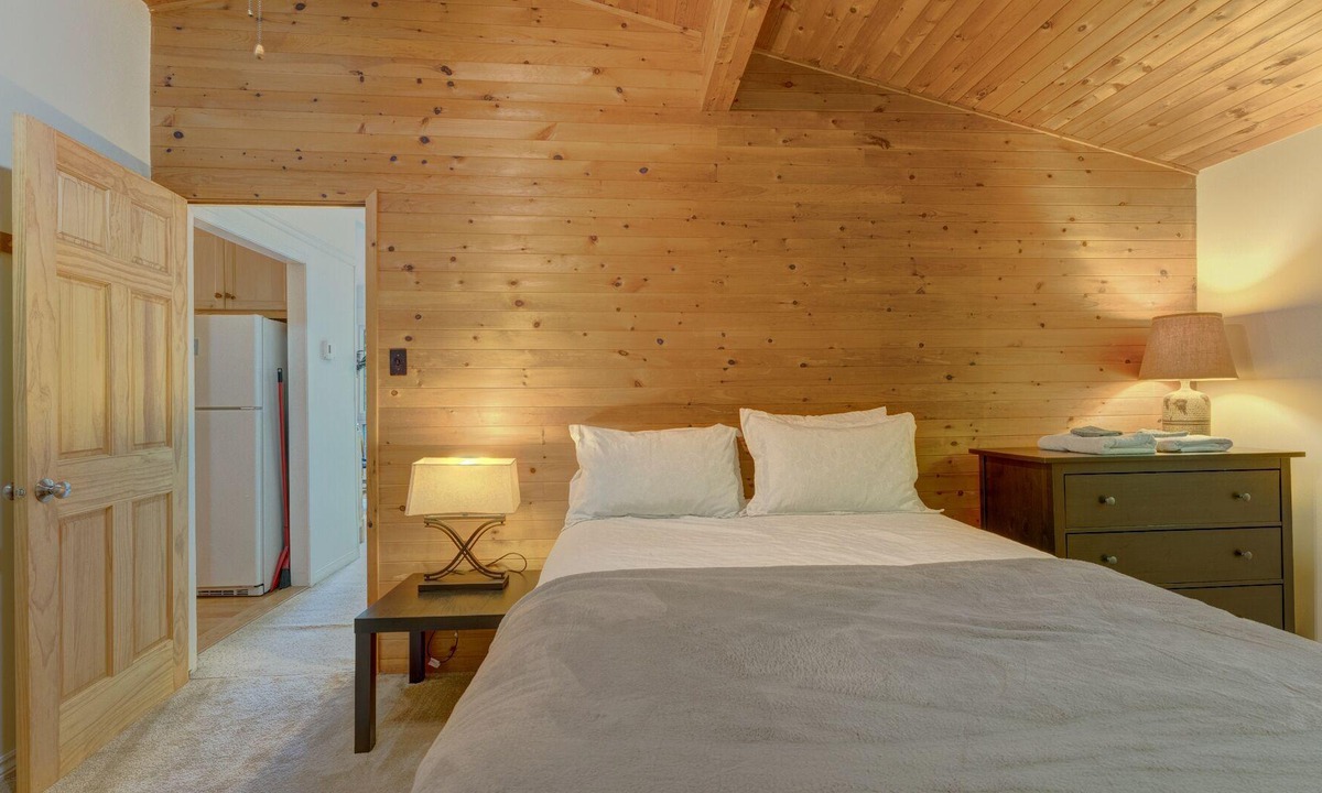 Mont Ste. Marie Ski Chalet | Cottage. 3 brd on the ski hill at Mont Ste-Marie