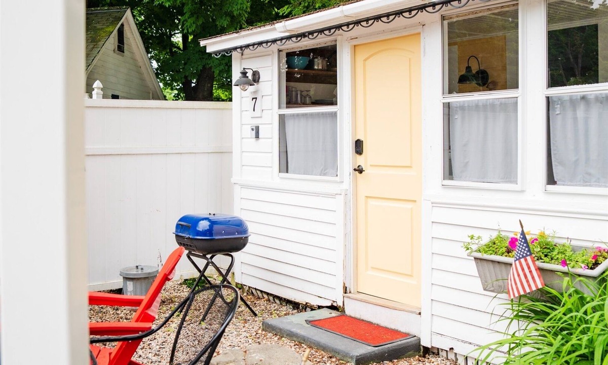 Wolfeboro Cottage | Cottage 7 - Year Round - Pet Friendly - Stand Alone 1 Bedroom/1 Bath