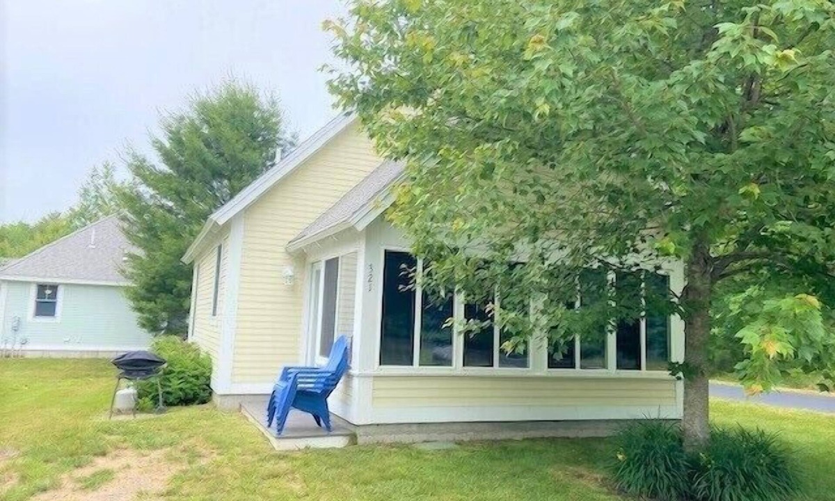 Summer Village Cottage | Cottages at Summer Village, fully furnished cottage, Wi-fi, heated pools, hot tub