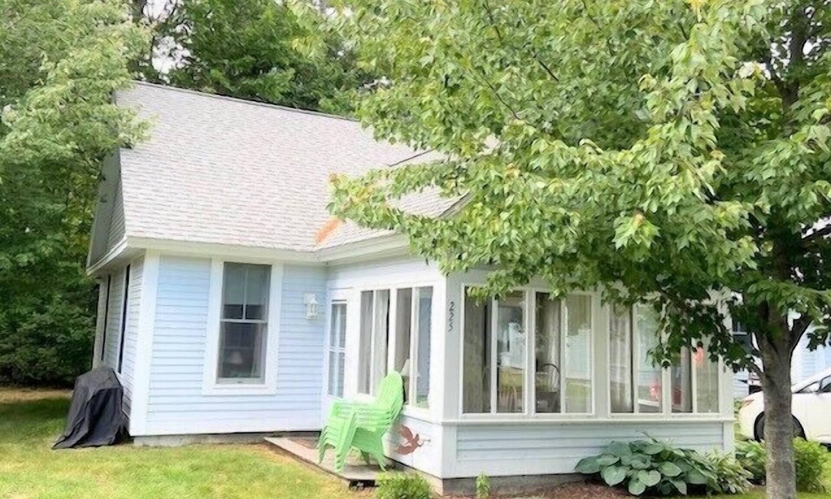 Summer Village Cottage | Cottages at Summer Village, fully furnished cottage, Wi-fi, heated pools, hot tub