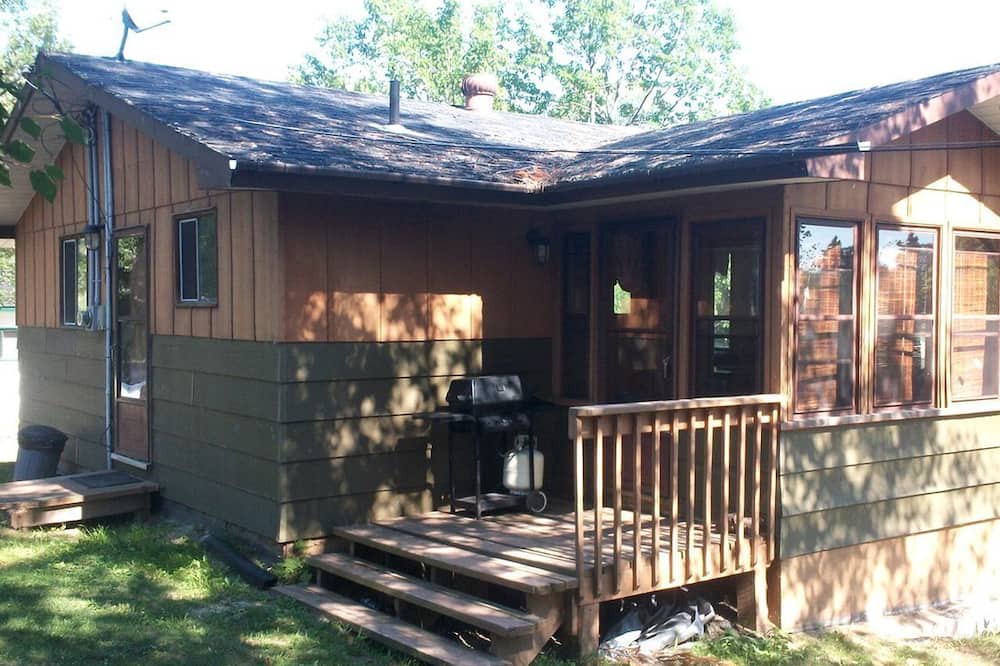 Nipissing Cottage | Country Cottage Rental with Fire Pit on Lake Nipissing, Ontario