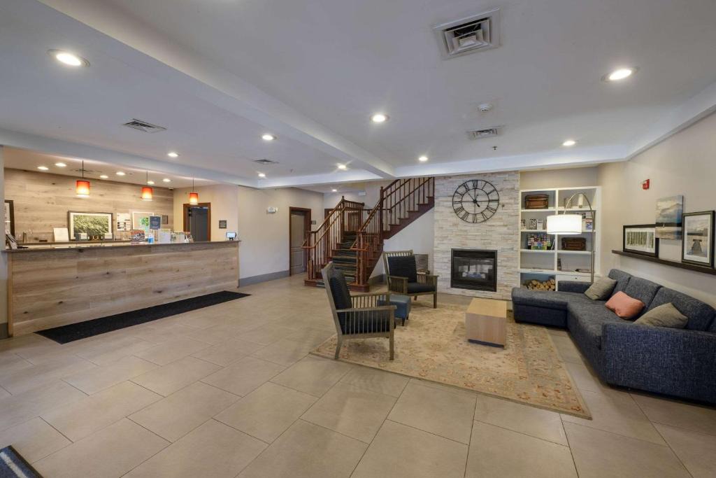 Queensbury Hotel | Country Inn & Suites by Radisson, Queensbury - Lake George , NY
