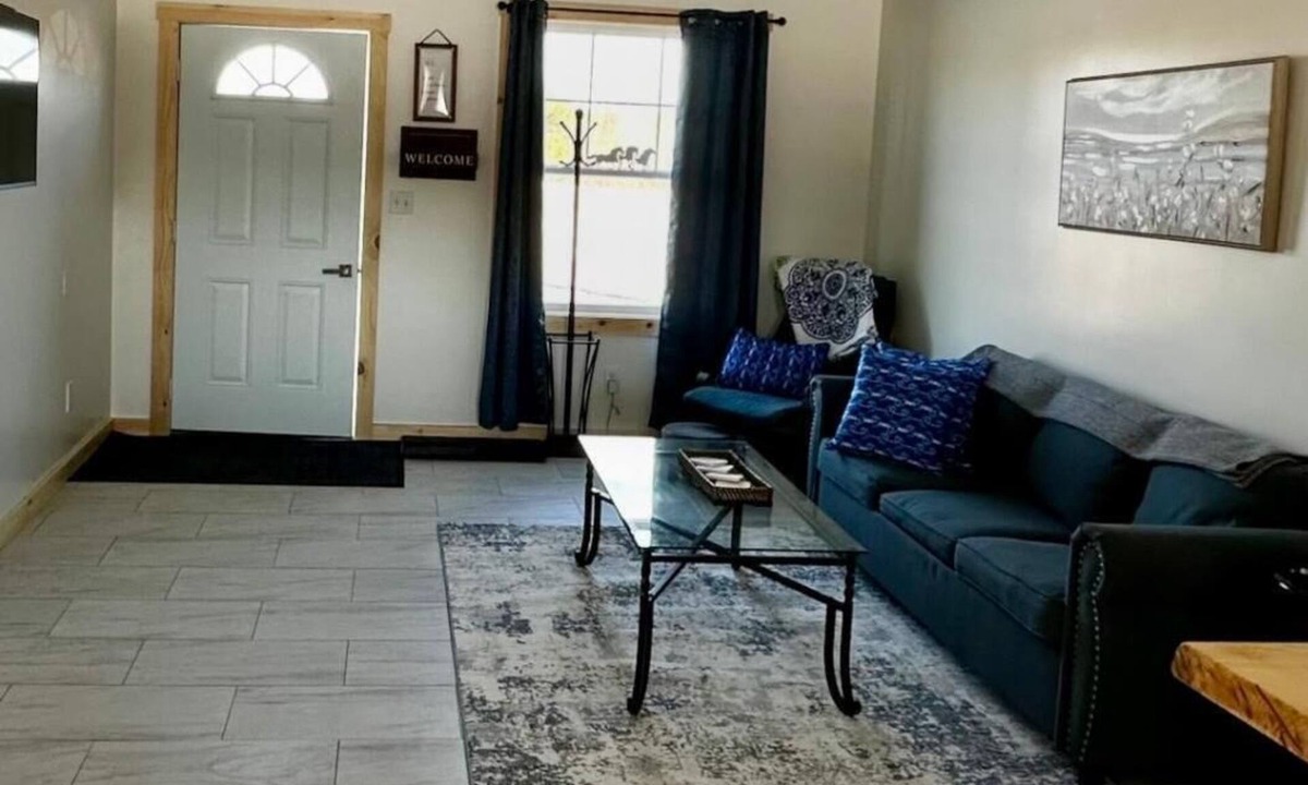 Smithfield Apartment | Country setting close to lake 1 bedroom queen bed sofa, full kitchens and bath