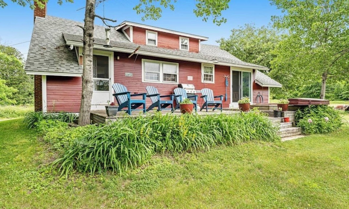 Roxbury House | Countryside home near skiing with amazing views, firepit & hot tub
