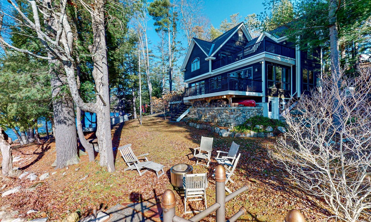 Ludlow Cabin | Countryside, lakefront cabin with kayaks, balcony, & fast WiFi