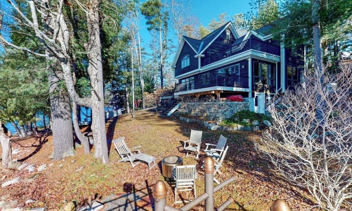 Ludlow Cabin | Countryside, lakefront cabin with kayaks, balcony, & fast WiFi