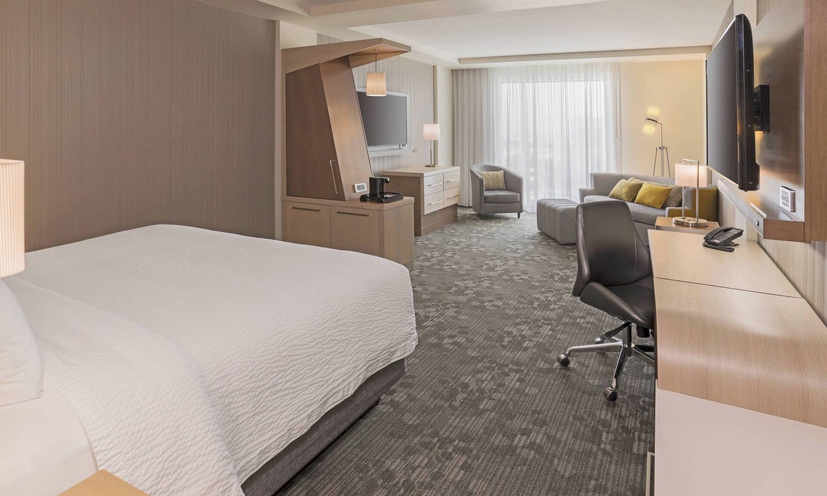 Burlington Hotel | Courtyard by Marriott Burlington