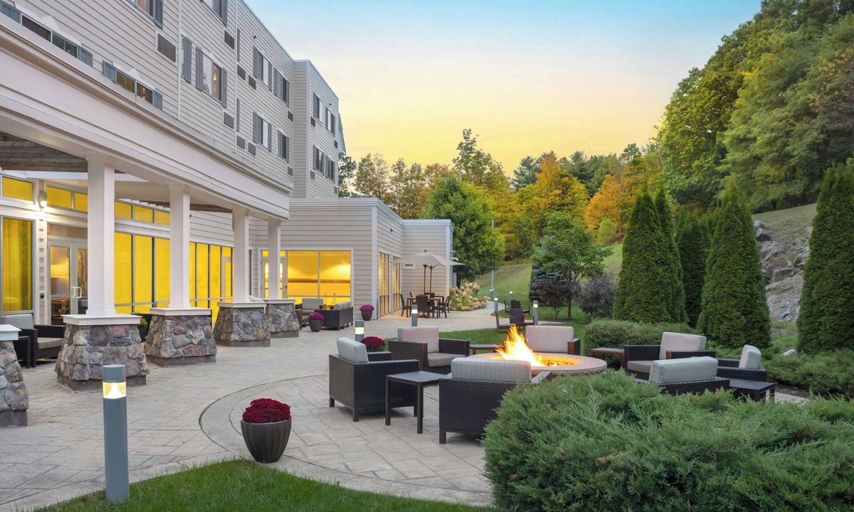 Lenox Hotel | Courtyard by Marriott Lenox Berkshires