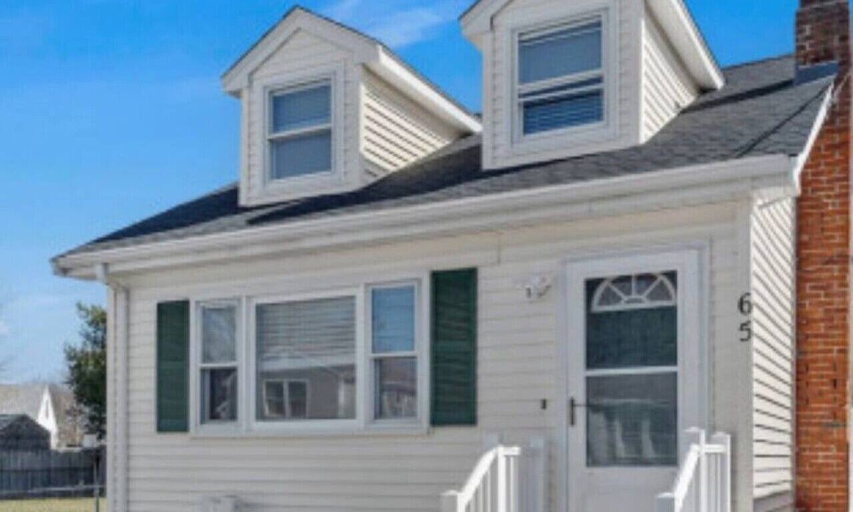 Portsmouth House | Cove Cottage | Close To Newport & Beaches