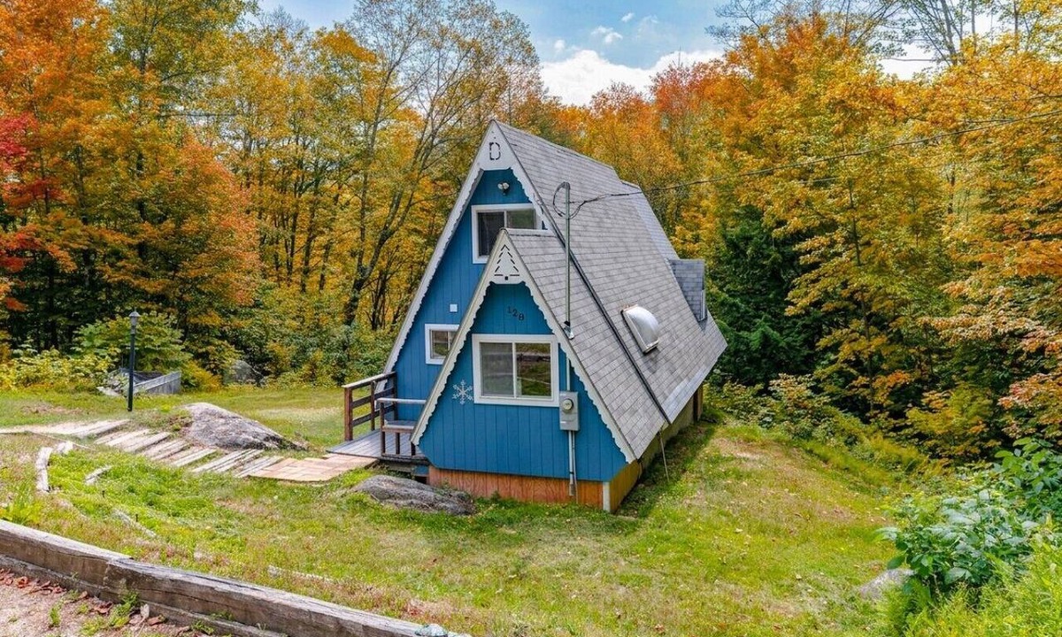 Intervale Ski Chalet | Cozy 1 Bed Chalet w/King Bed & Indoor Fireplace