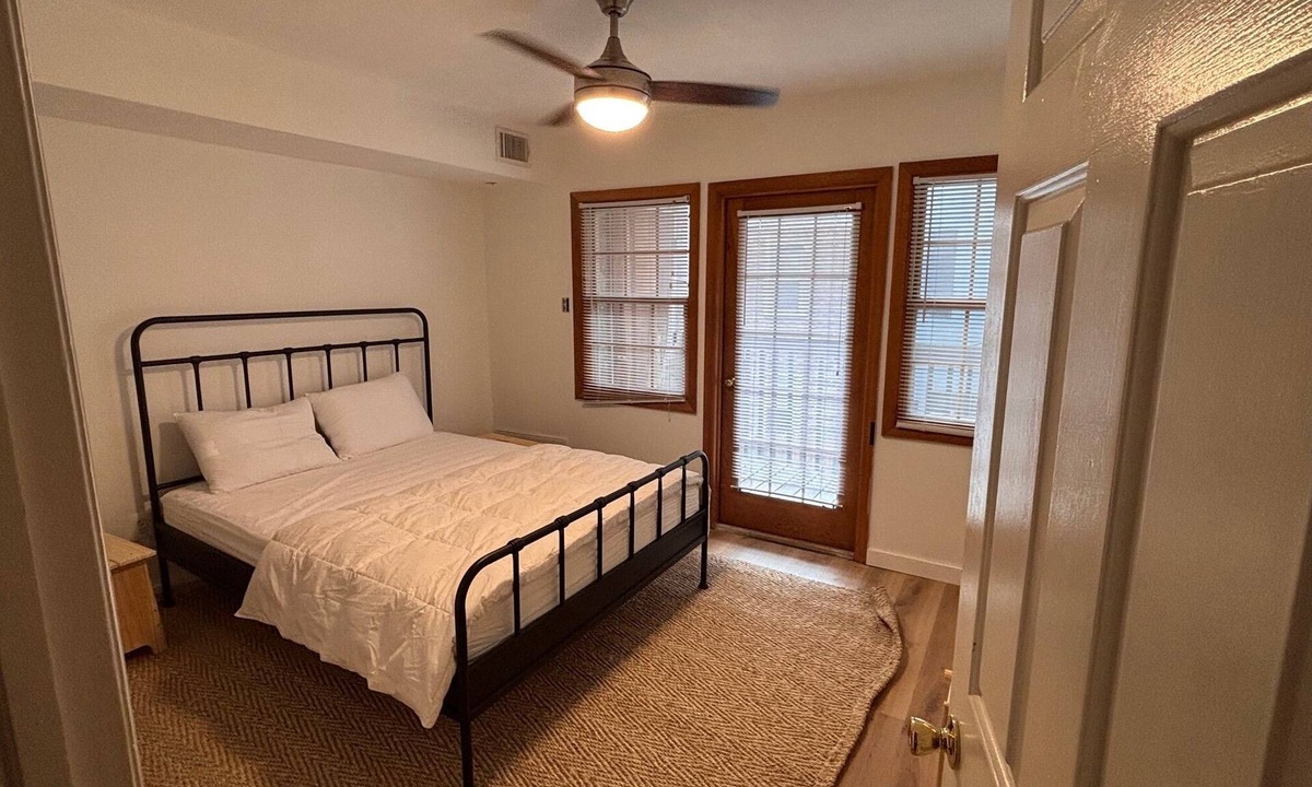 Southwark Apartment | Cozy 1-bedroom apartment in pleasant Philadelphia with AC
