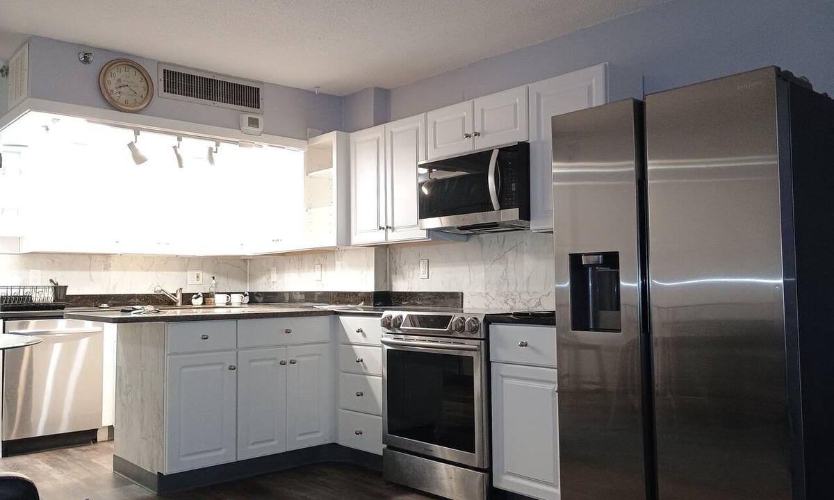 Central Business District Apartment | Cozy 1-bedroom apartment with AC in Worcester downtown. 2 assigned parking spots