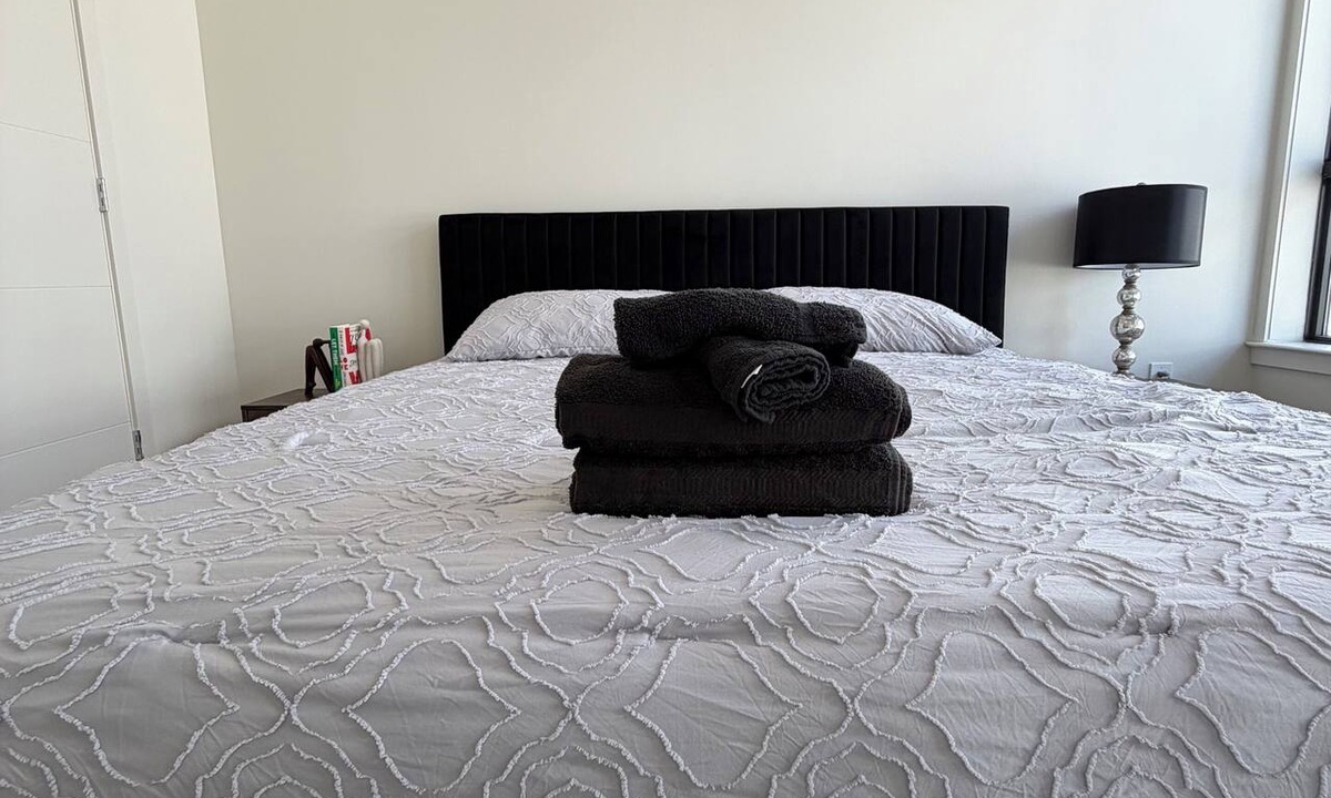 Carteret Apartment | Cozy 1-bedroom apartment in Carteret with rooftop and gym access