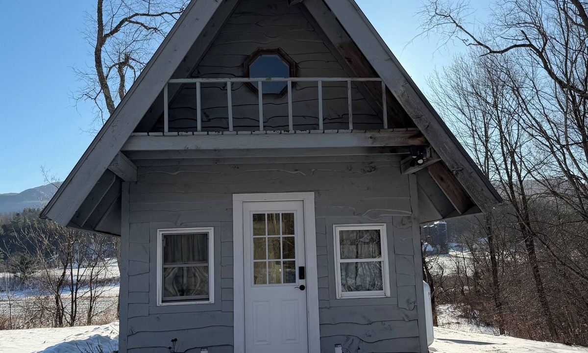 Moscow Ski Chalet | Cozy 1-bedroom chalet in beautiful Stowe with AC