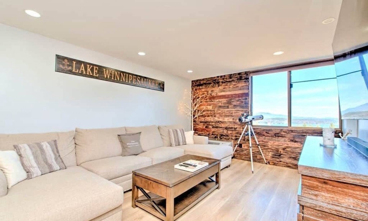Laconia House | Cozy 1 Bedroom Condo with Lake Winni Views!