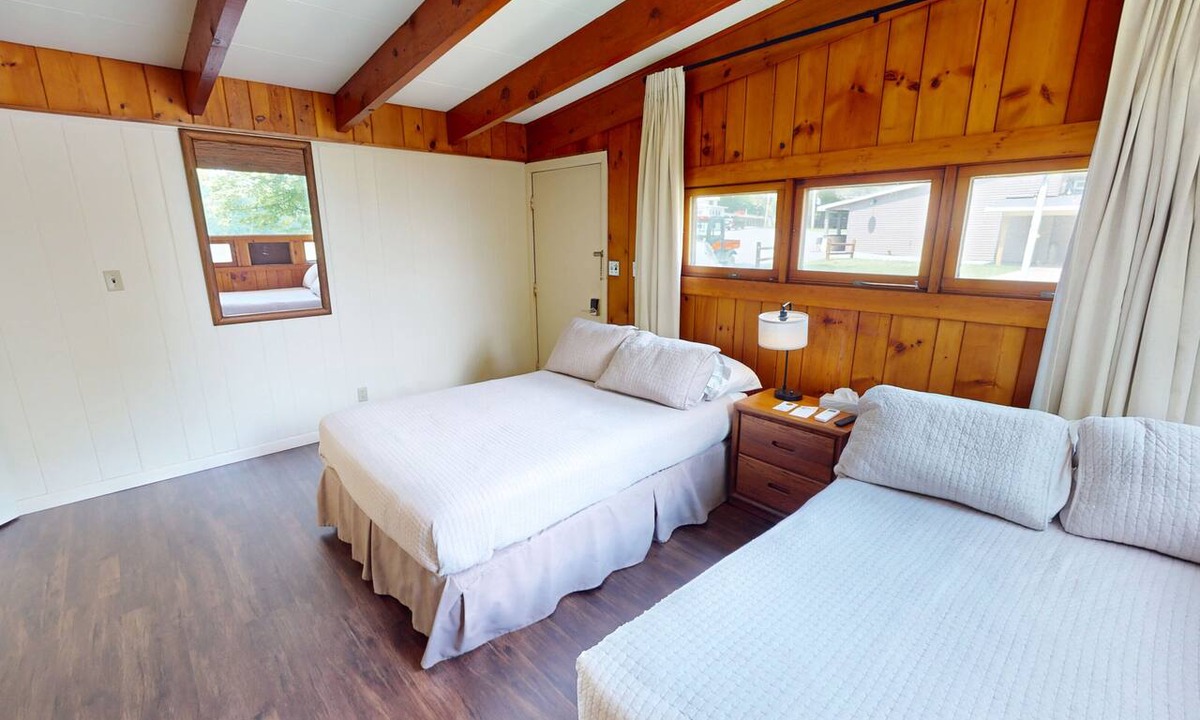Hamilton Hotel | Cozy 1-bedroom hotel room in tranquil Hamilton - #304 Mohawk
