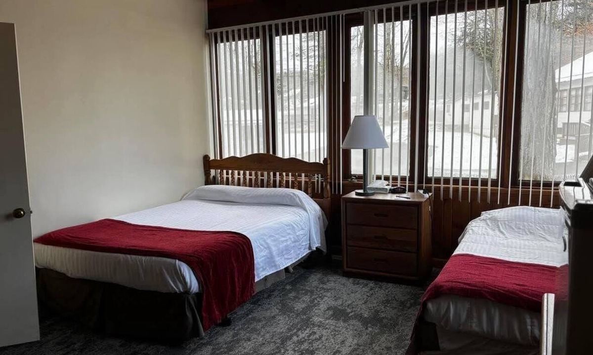 Hamilton Hotel | Cozy 1-bedroom hotel room in serene Hamilton - #306 Mohawk