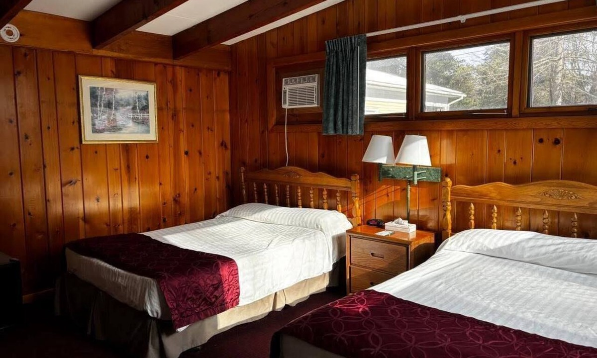 Hamilton Hotel | Cozy 1-bedroom hotel room in superb Hamilton - #328 Susquehanna