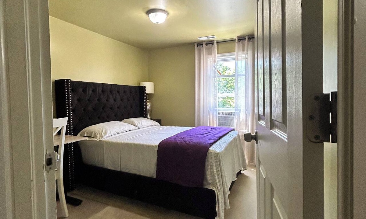 Fair Haven House | Cozy 1-bedroom house in lovely New Haven with AC close to Yale University