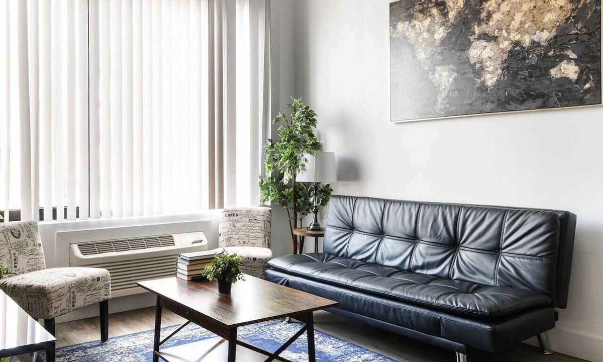 Elizabeth Apartment | Cozy 1BR Next to Airport y9n8