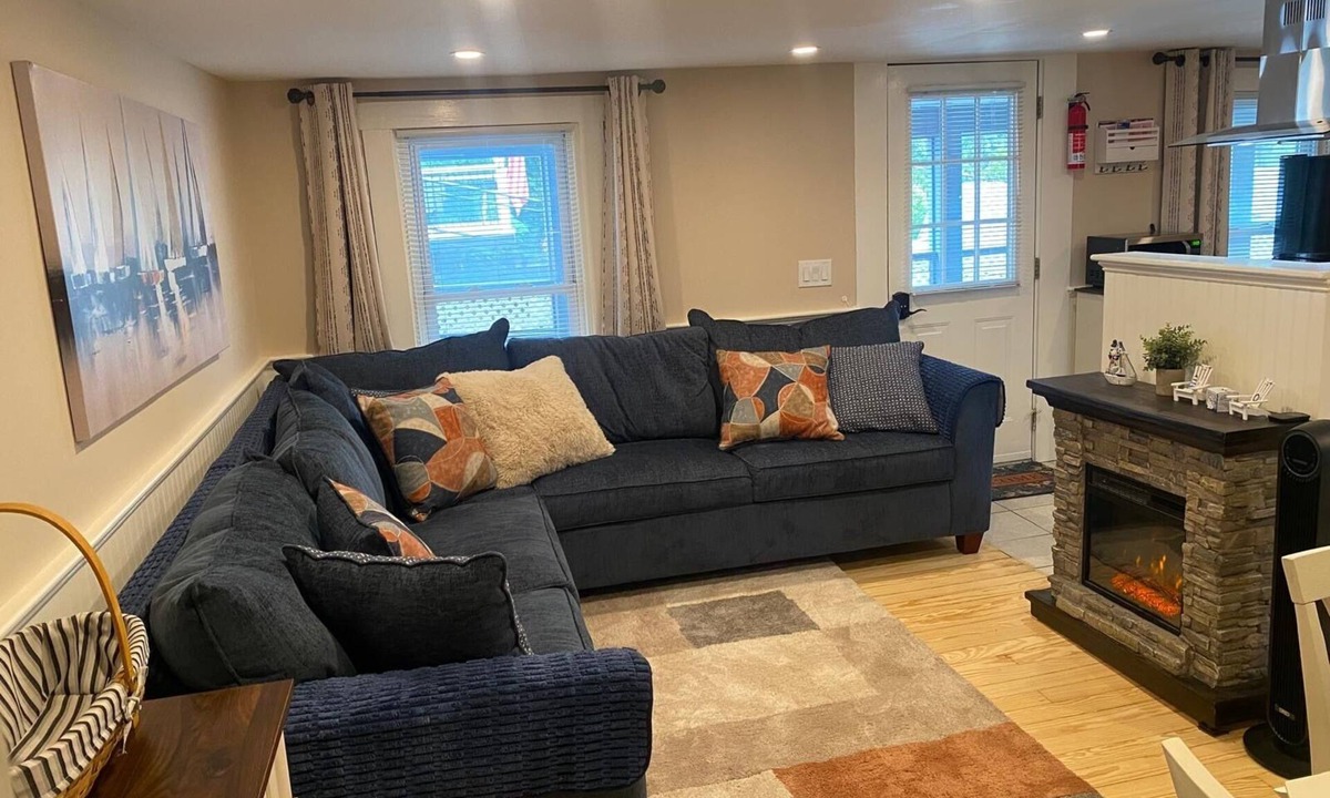 Weirs Beach Condo | Cozy 2-Bed Lakefront Weirs Beach